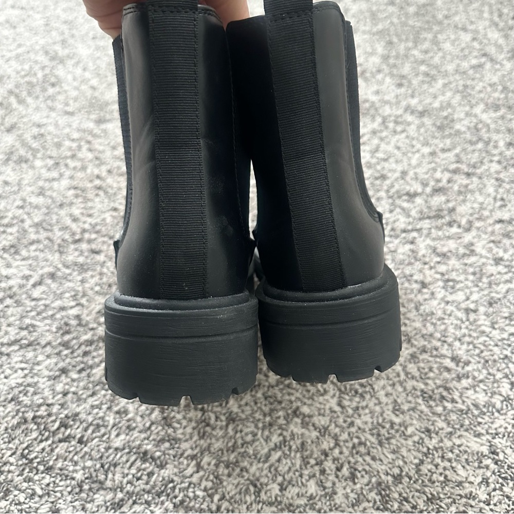 Unrated Black Slip On Chelsea Lugg Boots - Picture 5 of 5